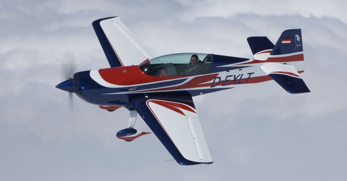 Extra 330LT