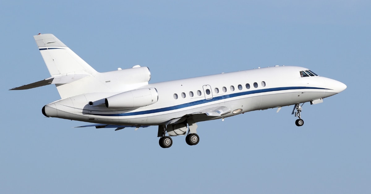 Falcon 900